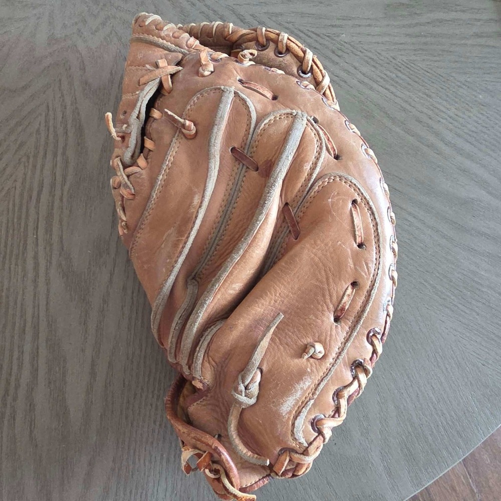 Vintage Johnny Walker B-2500 Catchers Mitt Full Grain Cowhide Leather Tan RHT